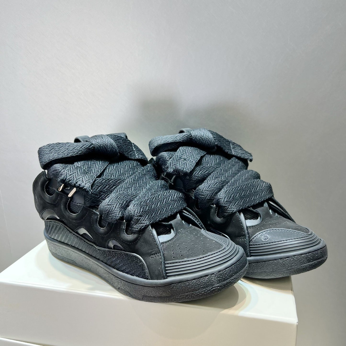 LC Sneakers