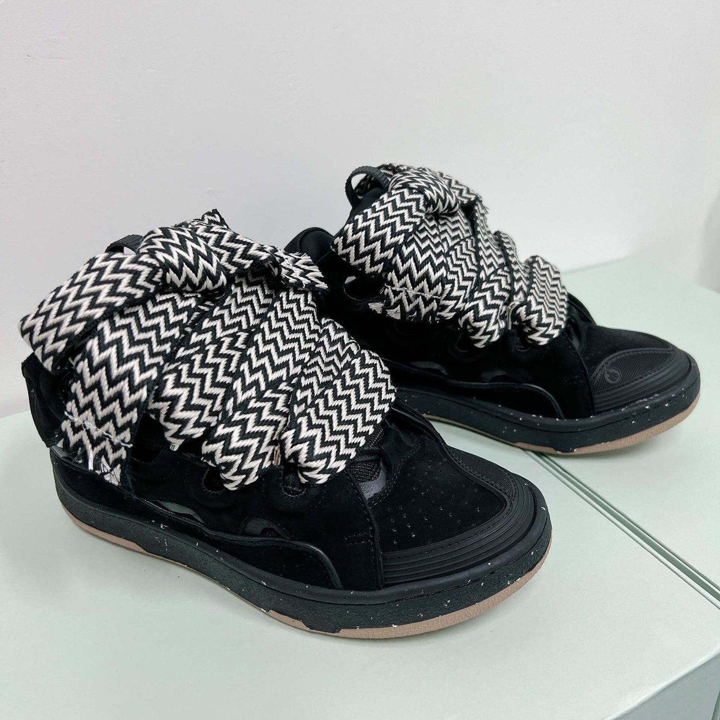 LC Sneakers