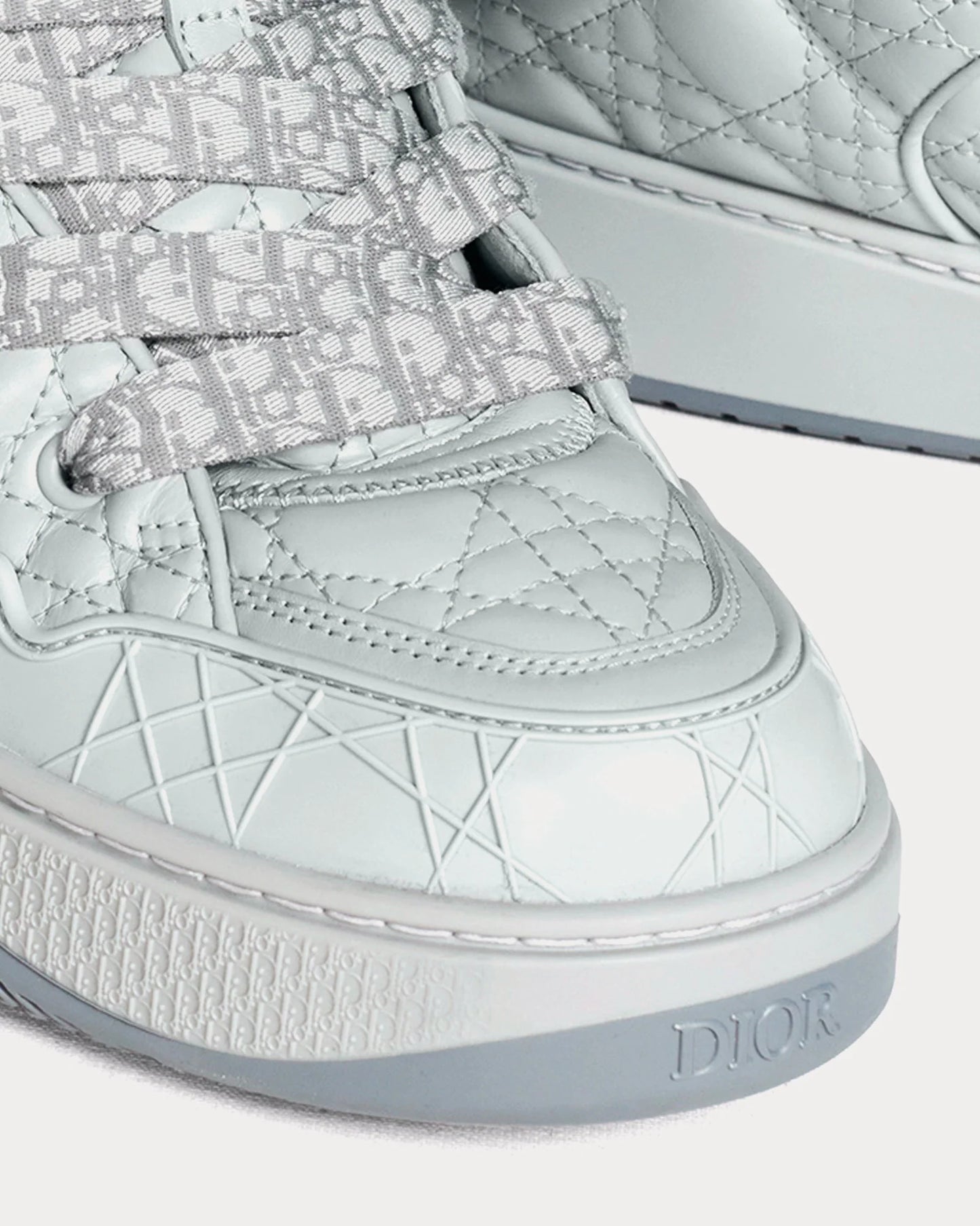D SNEAKER